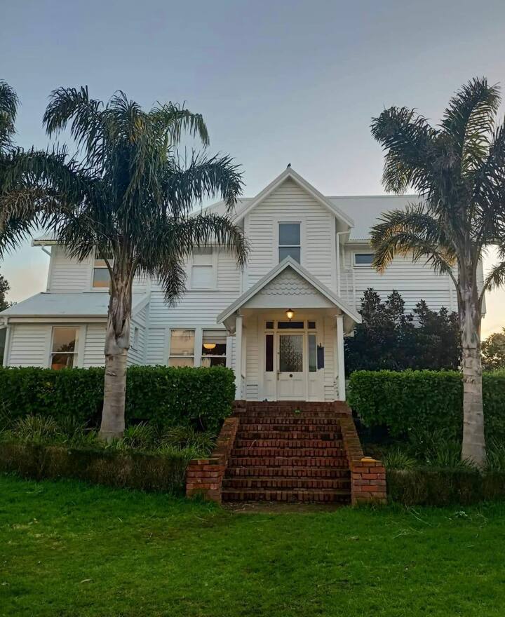 Villa familiar grande en el centro de Brooklands Casas de campo en