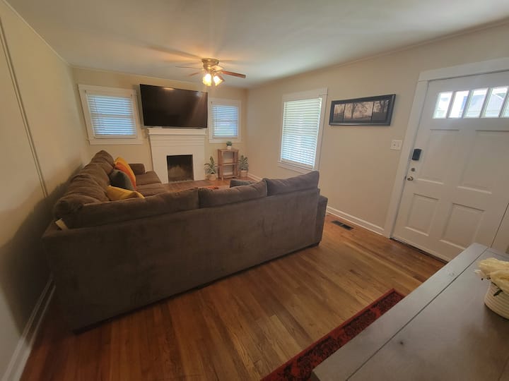 Bama Bungalow! -1 Mile From University-3bdrm - Tuscaloosa, AL