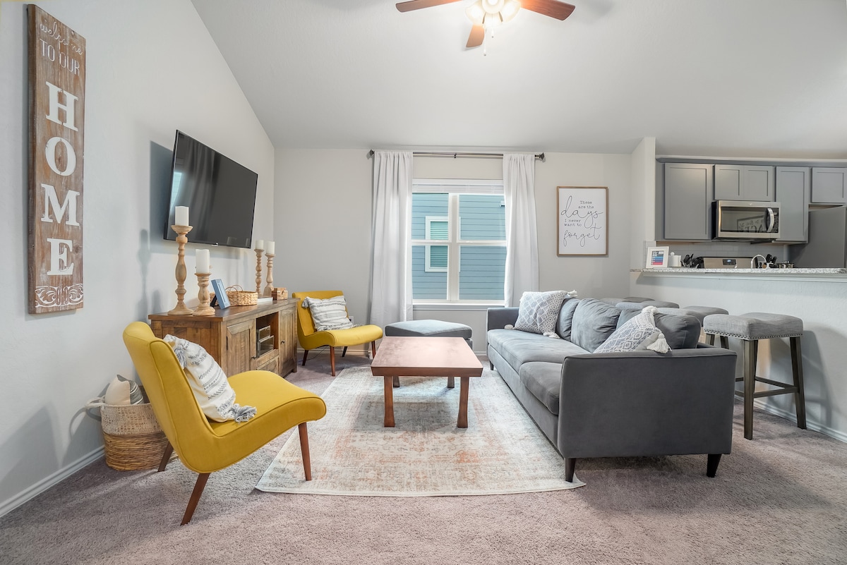 Top Airbnb: BMT Graduation | Inside 1604 | 13 min Lackland in Meadow Village