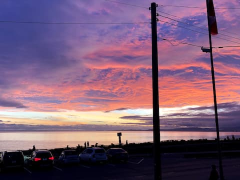 Popular Airbnb listing: Dallas Rd Epic Ocean Views One Bedroom Suite in Victoria