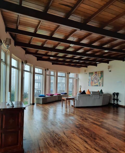 Villa Acacia - 4 Bedroom Lake View Villa