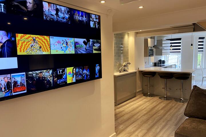 Large House 5 Bedrooms & 5 Bathrooms & Parking gallery image 3