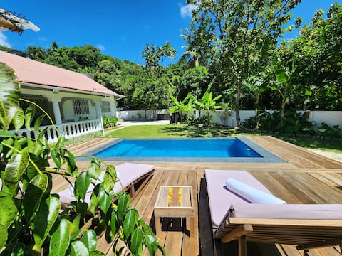 Kaz Memel Pool villa with bamboo patio