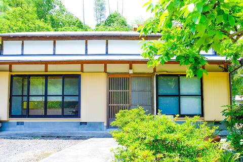 Gu, a rental house within walking distance of the Shimanto River