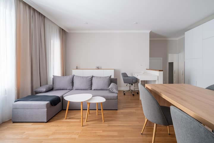 King Bed | Balcony | Quiet Apartment | Fast Wi-fi! - Latvia