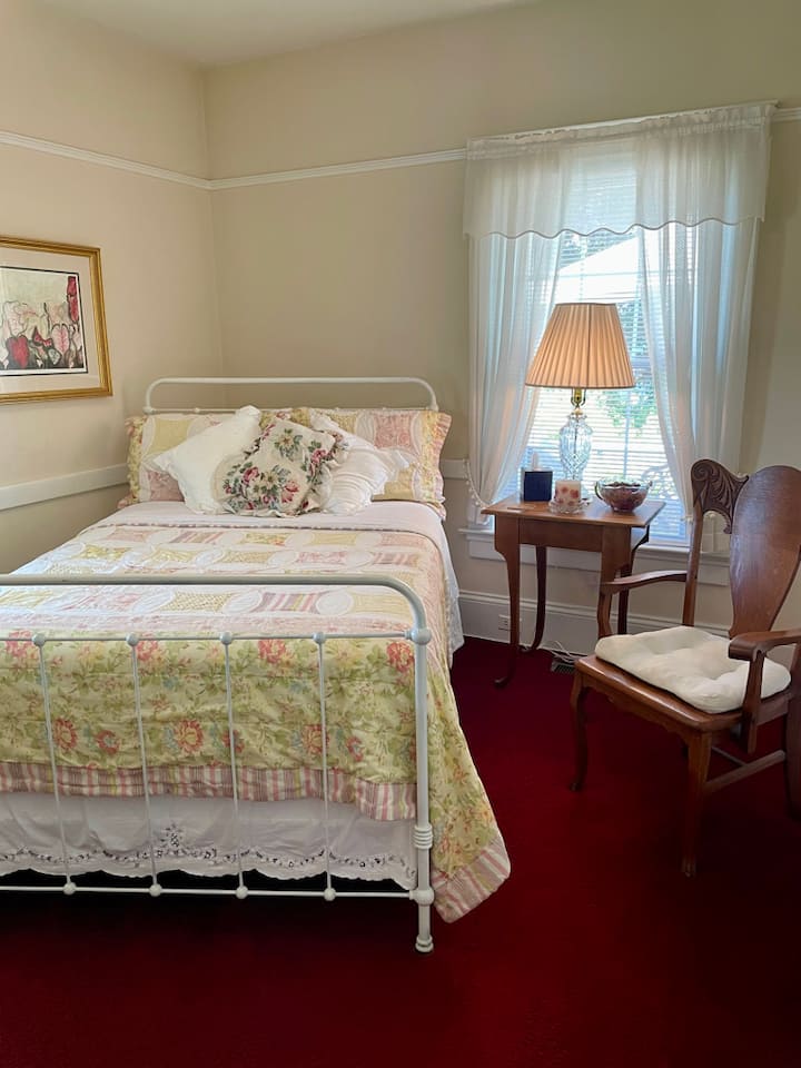 غرفة نوم مزدوجة في الطابق السفلي