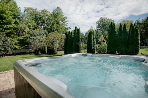 Spacious Quiet Retreat w/ Hot Tub & Walk to River
