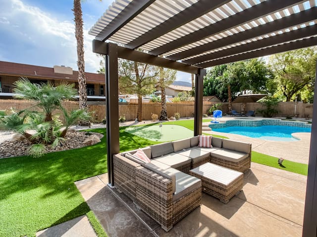 Paradise Backyard, Pool, Basketball Court, Games+! gallery image 3