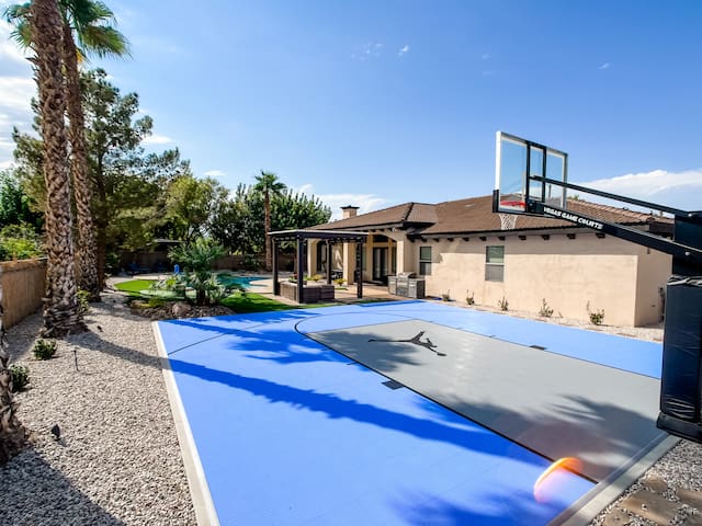 Paradise Backyard, Pool, Basketball Court, Games+!