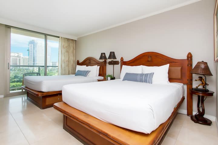 Удобна хотелска стая с 2 двойни легла