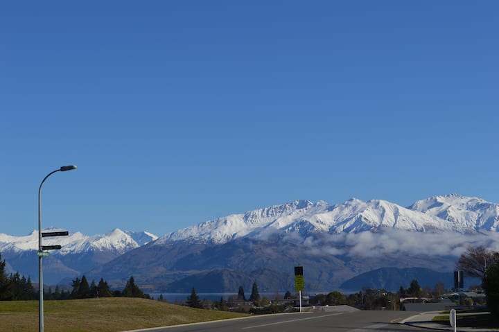 Family Getaway - Walk To Town - Mountain Views - Wanaka