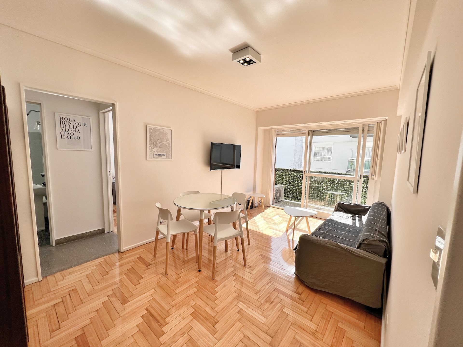 Bright, spacious 2 rooms with balcony. 3 pax. T4