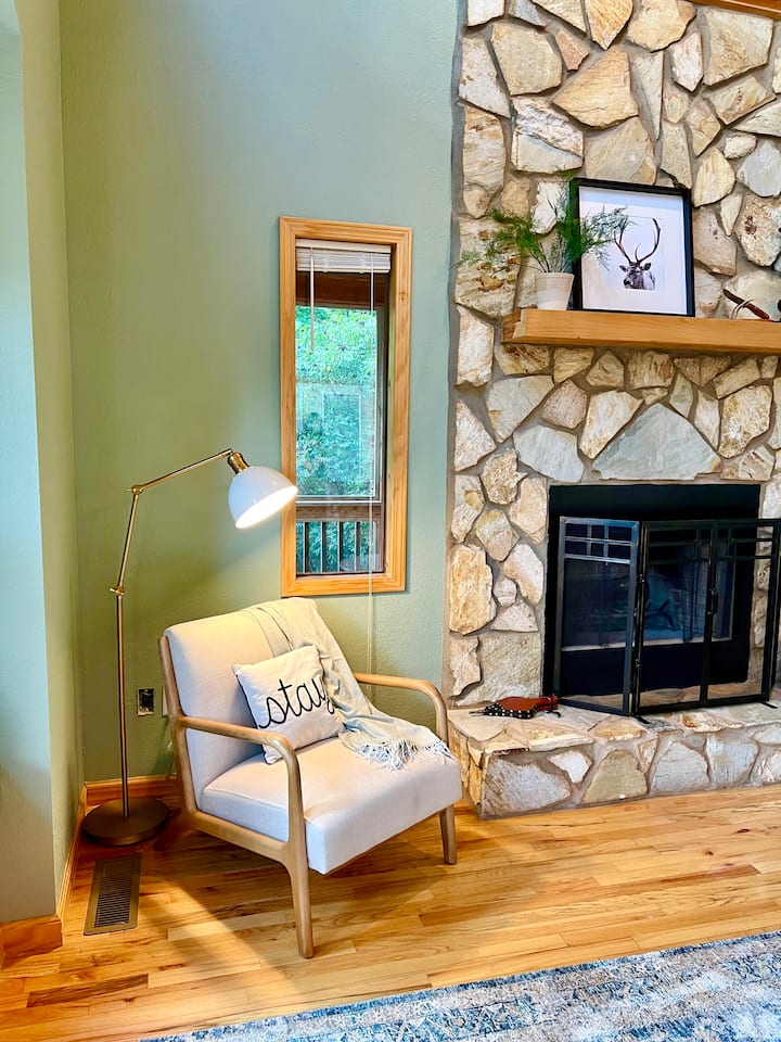 Gorgeous View Retreat | Hot Tub+pool Table+firepit - Murphy, NC
