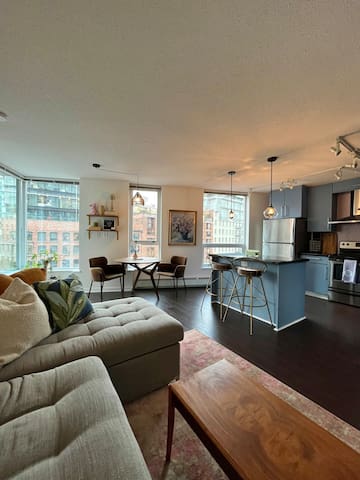 Keefer Kondo | KING bed | vibes | pool