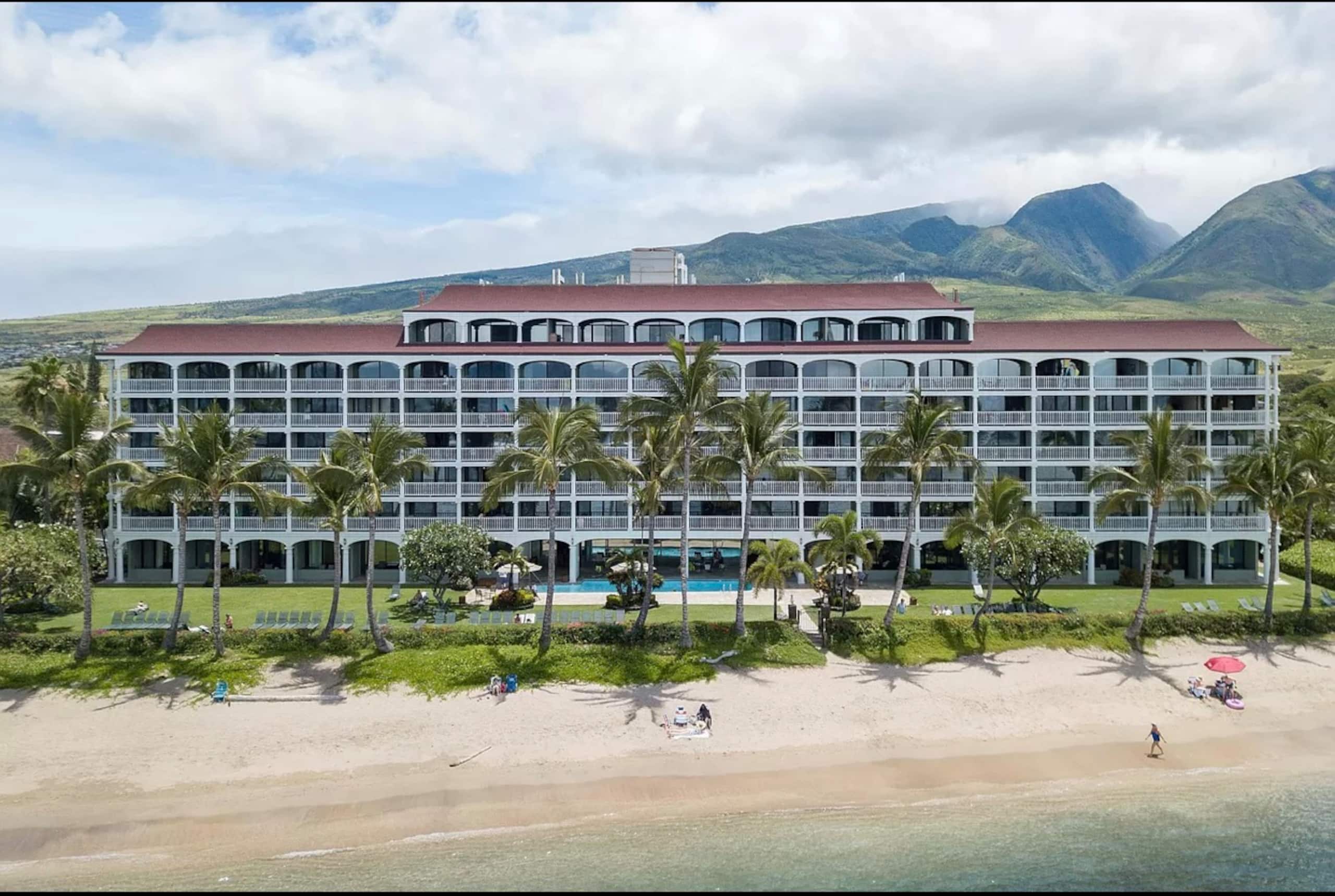 Condo in Lahaina · ★4.98 · Studio · 1 bed · 1 private bath - Image 3