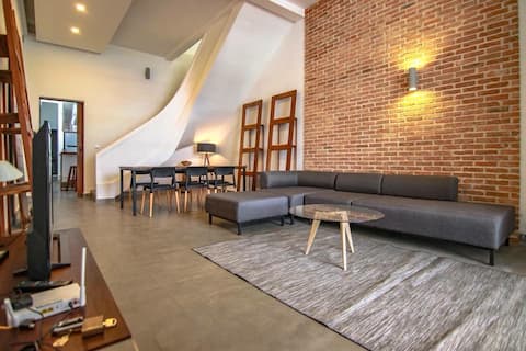 Contemporary Style  2/3 bedroom near Night Market