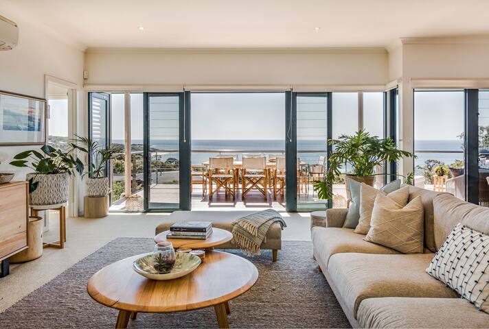 Bayview: Luxury beach home with panoramic views gallery image 5