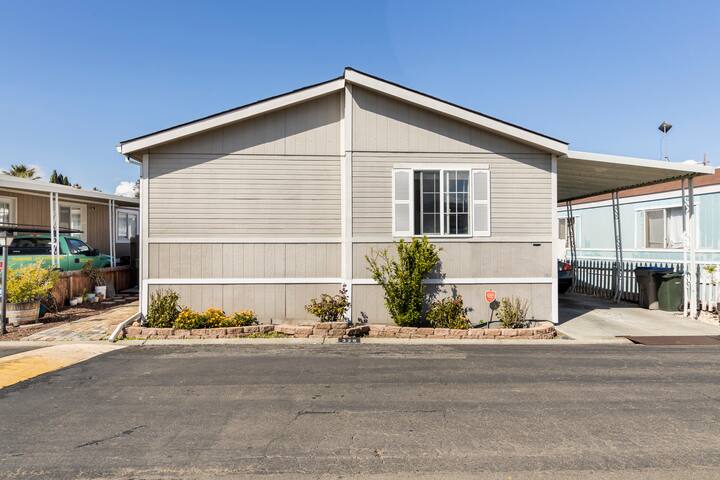 Private Master Bedroom with Bath gallery image 2