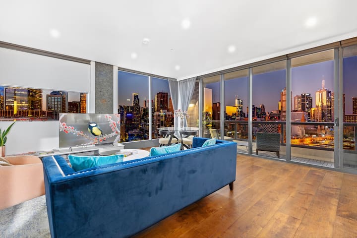 Iconic City & River Views