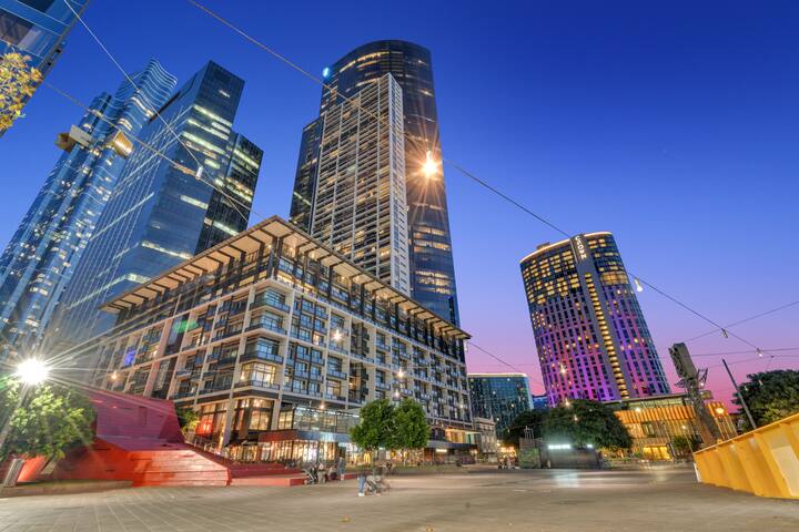 Iconic City & River Views gallery image 5