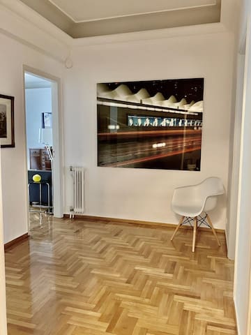 Unique sunlit flat at acropolis