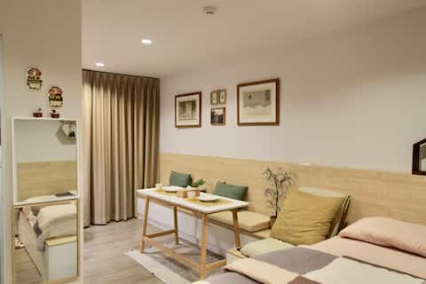 Cozy 1-bedroom condo near MRT station.
