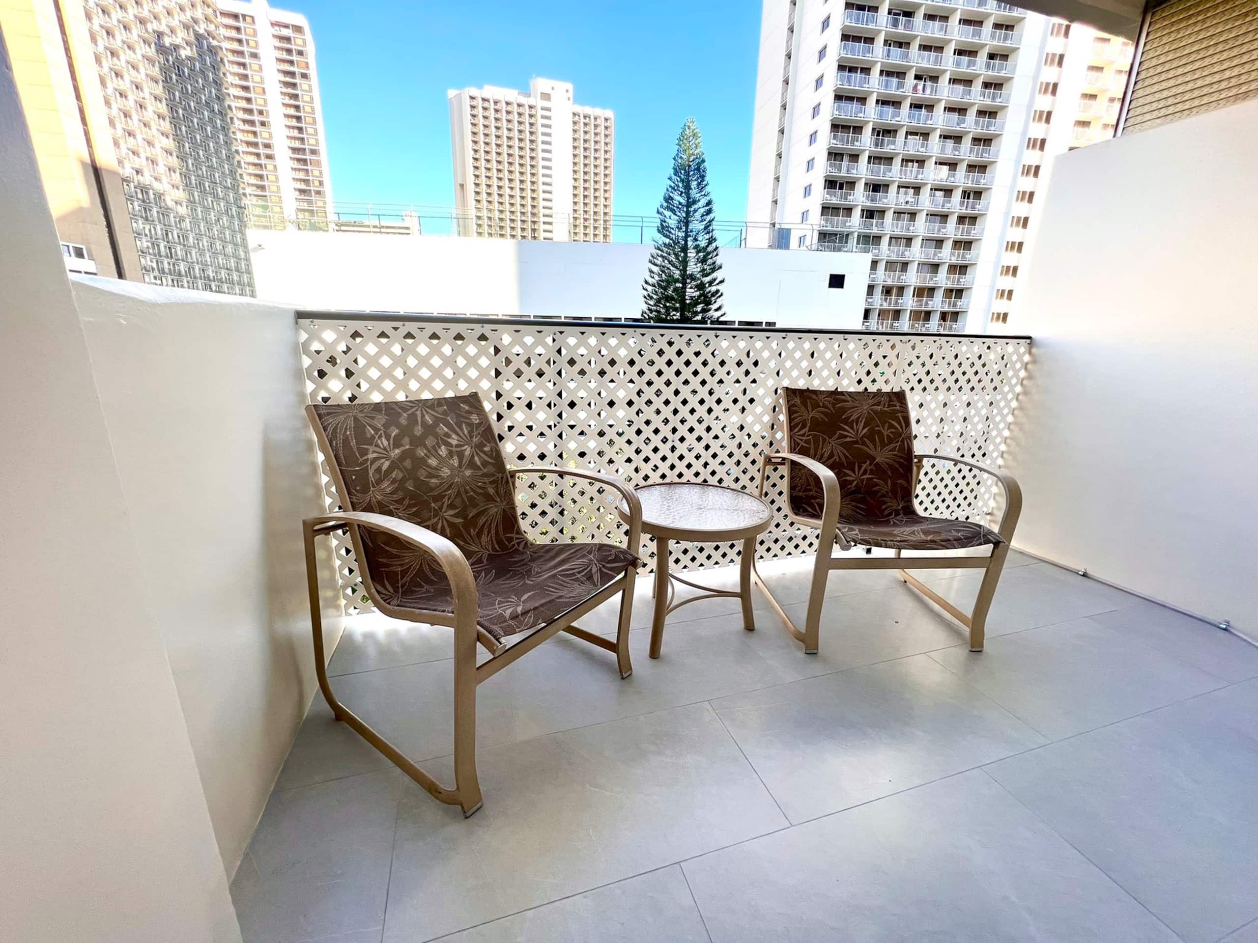 Condo in Honolulu · ★4.94 · 1 bedroom · 2 beds · 1 private bath - Image 14
