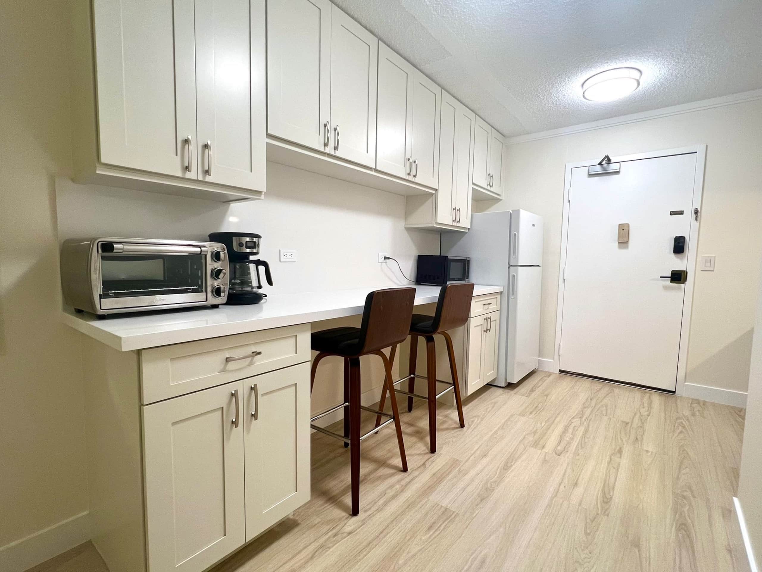 Condo in Honolulu · ★4.94 · 1 bedroom · 2 beds · 1 private bath - Image 10