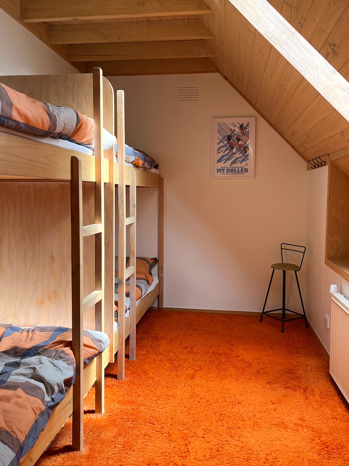 Chumba cha kulala cha tatu (4 bunks) na skylight kamili kwa ajili ya kutazama nyota wakati wa usiku!