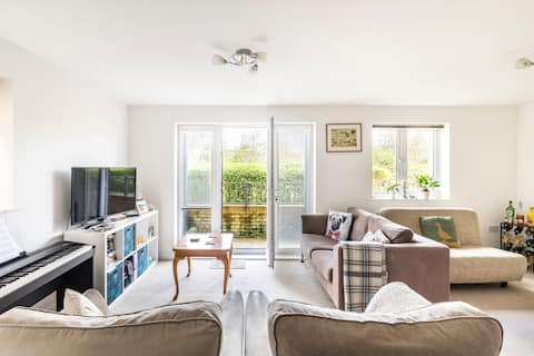 Entire 2 bed 2 bath flat, secure parking for 1 car