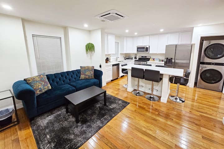 3-Bedroom Apt (7B2) 20-Minuite To Downtown Boston