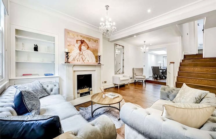 Knightsbridge Townhouse with 2 terraces gallery image 3