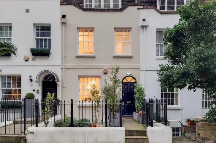 Knightsbridge Townhouse with 2 terraces gallery image 4