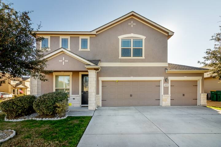 Pet Friendly 5 BR Home with Game Room Patio Houses for Rent in Converse Texas United States Airbnb