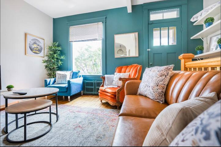 Spacious and Lively 2BD | Byward Market gallery image 2