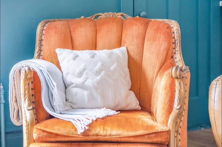 Spacious and Lively 2BD | Byward Market gallery image 3