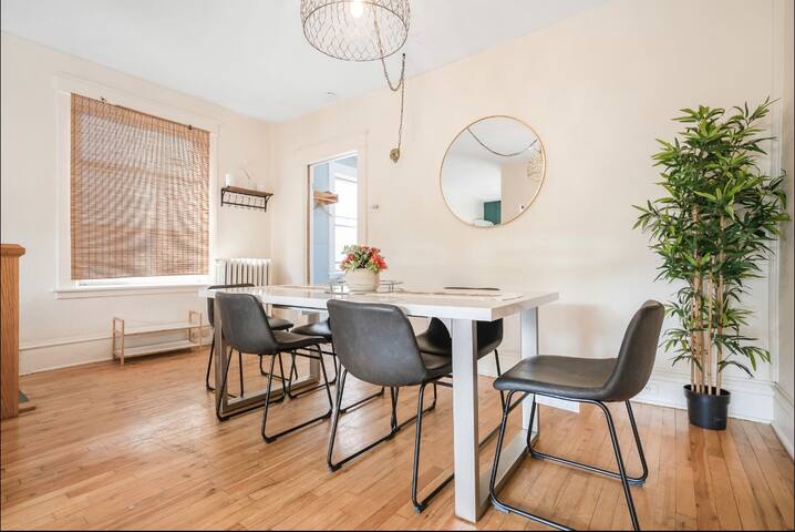 Spacious and Lively 2BD | Byward Market gallery image 4
