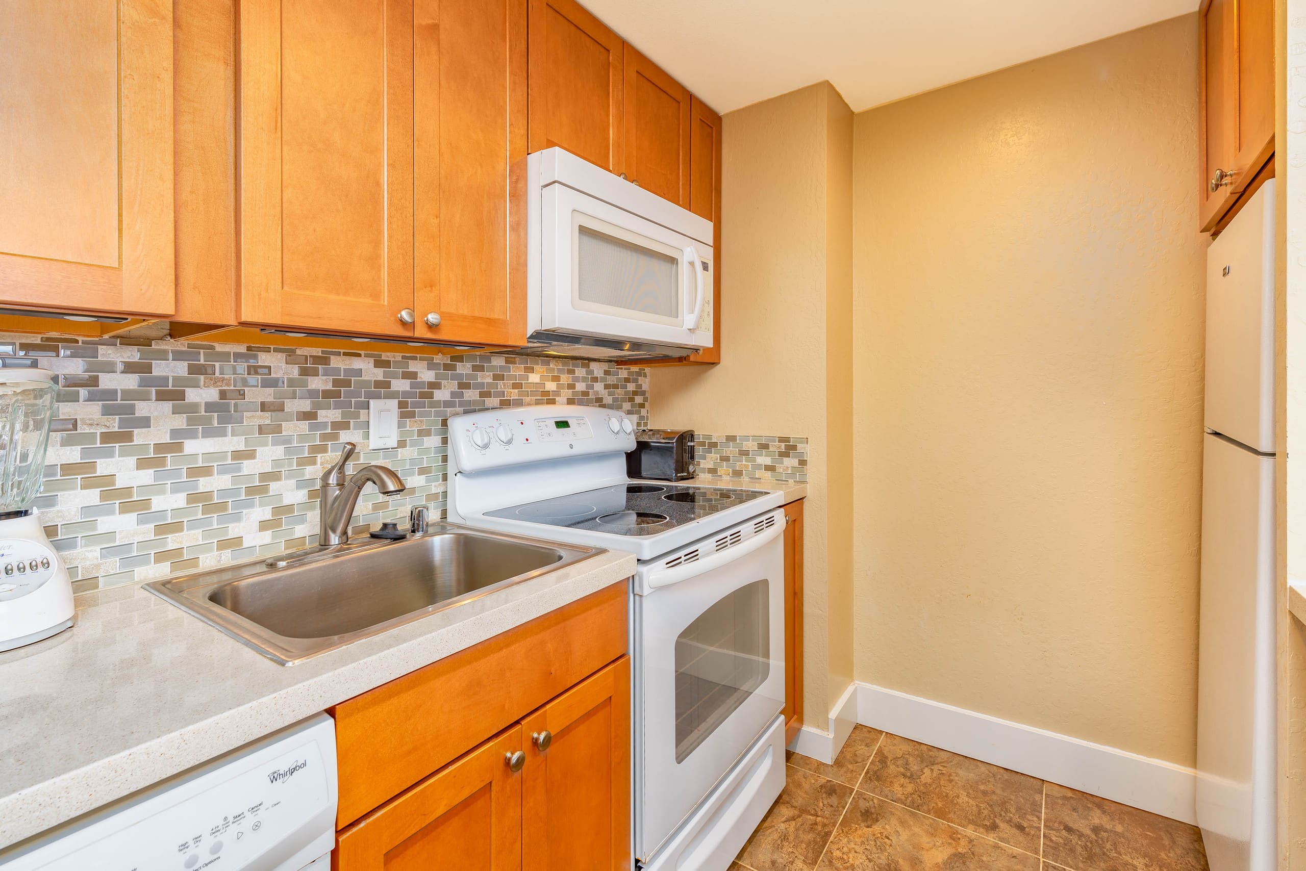 Hotel in Lahaina · ★4.95 · Studio · 2 beds · 1 private bath - Image 5