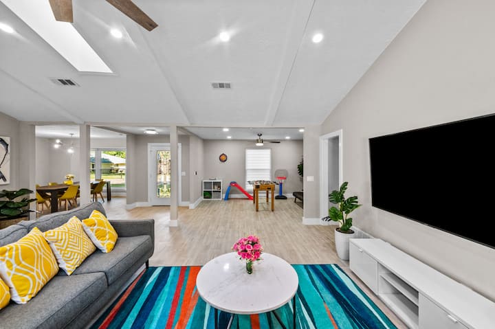 2 King Beds, Heated Pool Spa, Foosball, Game - Richardson, TX