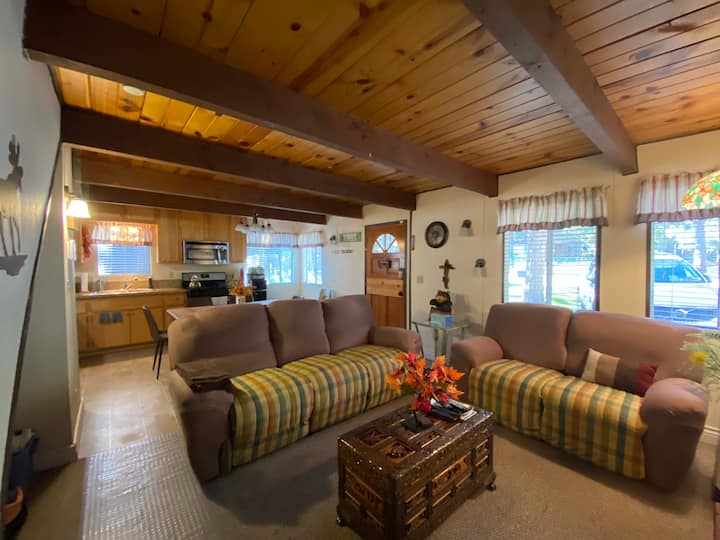 Cozy, Comfy Big Bear Retreat! Minutes from village Cabins for Rent in