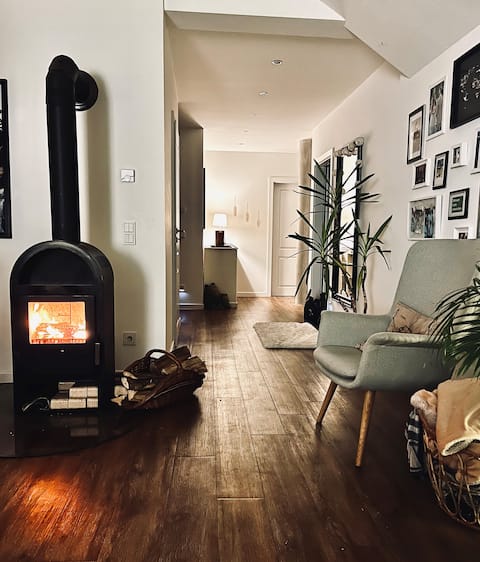 Feel-good oasis with pool, fireplace & large terrace