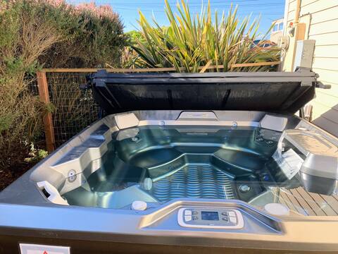 Vista House *Hot Tub* *Luxury/Waterfront*