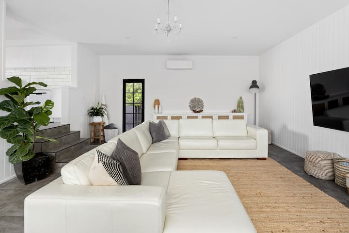 Relax in Sunshine beach,Noosa with pool