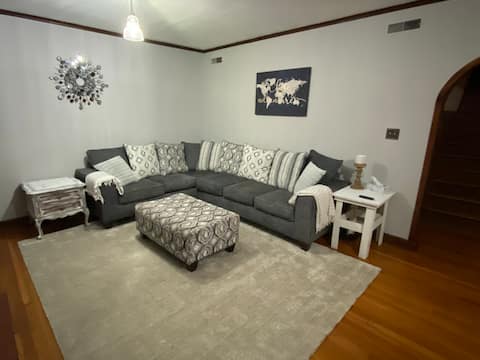Cozy 4 bedroom home in downtown Stuttgart.