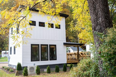 Modern Mountain Retreat - Steps from Creeper Trail