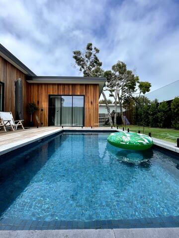 The Retreat – Heated Pool Escape gallery image 2
