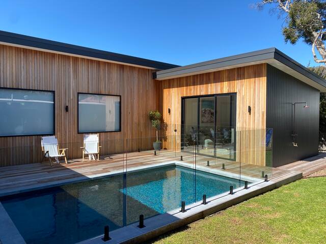 The Retreat – Heated Pool Escape gallery image 5