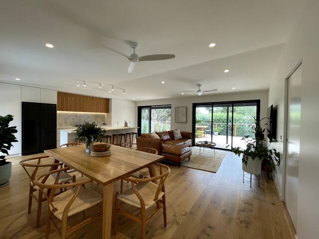 The Retreat – Heated Pool Escape gallery image 3