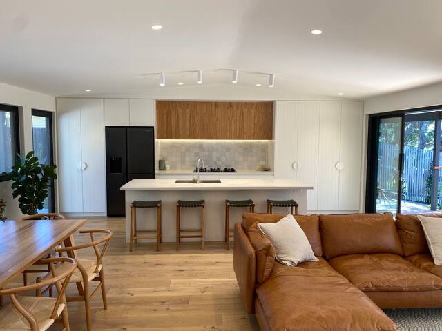 The Retreat – Heated Pool Escape gallery image 4