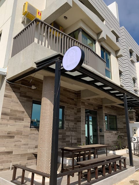 10 people private booking! Chuiwei 2 Hall - Sea View Karaoke Singing Private B&B